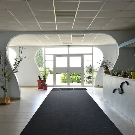 公寓 Le Chabian - 5 Couchages Dans Avec Piscine Mae-7121 *
